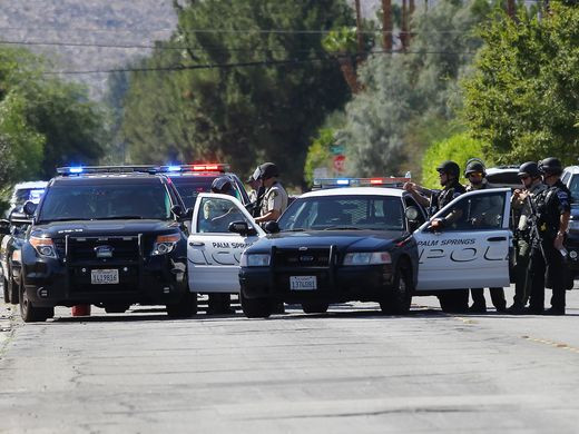 Hòa giải gia đình đang cãi nhau, hai cảnh sát bị bắn chết ảnh 1