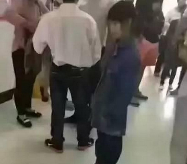 Thông tin bé gái 12 tuổi đi khám thai gây xôn xao cộng đồng mạng ảnh 1