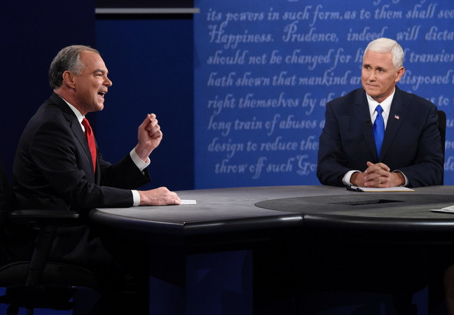 Bầu cử Mỹ: “Khẩu chiến nảy lửa” giữa hai ứng viên phó tổng thống ảnh 1