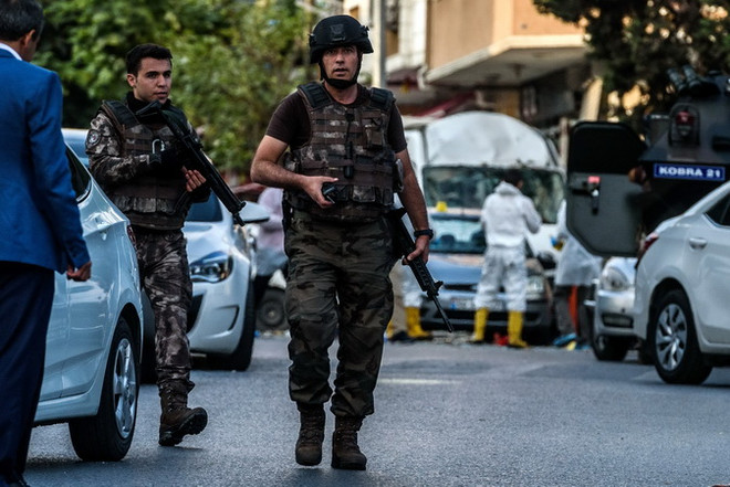 Thổ Nhĩ Kỳ tiến hành đợt truy quét thứ 2 nhằm vào lực lượng cảnh sát ảnh 1