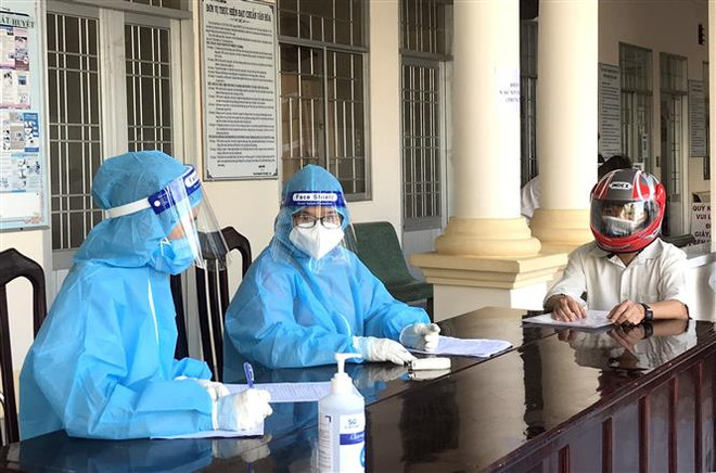 Những bóng hồng trên phòng tuyến chống dịch: Lá chắn trên tuyến đầu ảnh 1