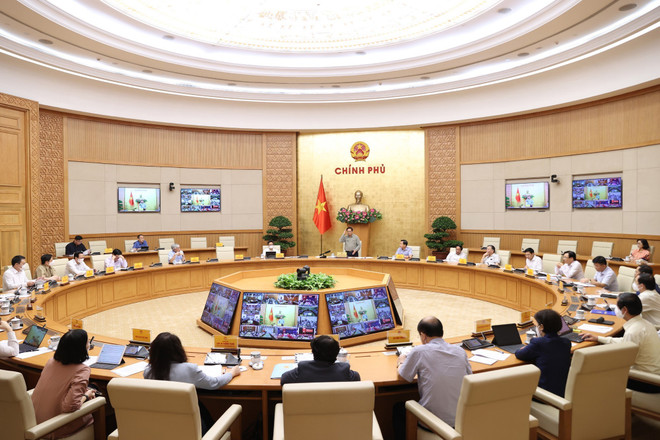 Thủ tướng: Sớm ban hành hướng dẫn thích ứng an toàn với dịch bệnh ảnh 3