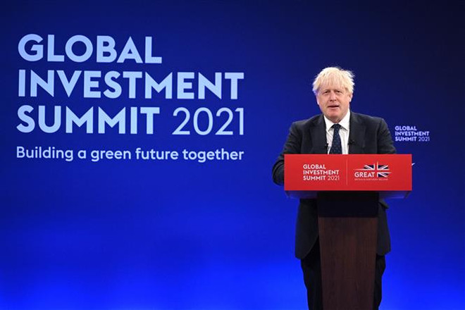 Thủ tướng Anh Boris Johnson phát biểu tại Hội nghị tài chính toàn cầu ở London, Anh, ngày 19/10/2021. (Ảnh: AFP/TTXVN) Anh khẳng định sẽ không phản đối các khoản đầu tư của Trung Quốc ảnh 1