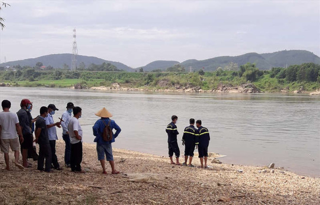 Tuyên Quang: Đã tìm thấy thi thể 2 học sinh bị đuối nước trên sông Lô ảnh 1