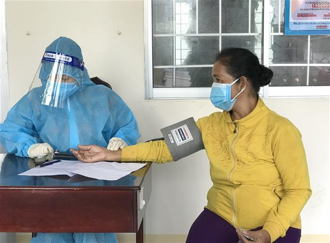 Những bóng hồng trên phòng tuyến chống dịch: Lá chắn trên tuyến đầu ảnh 2