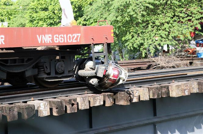 Hải Phòng: Va chạm với tàu hỏa ở đường cắt ngang, 1 phụ nữ thiệt mạng ảnh 1