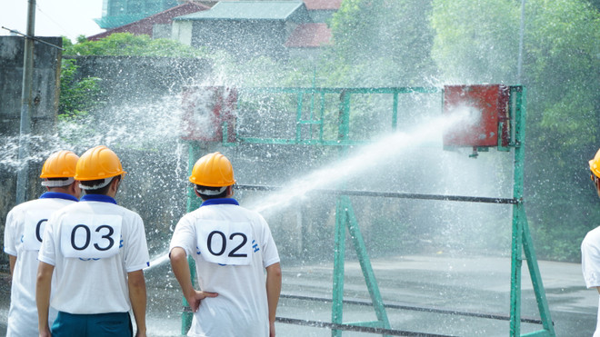 [Photo] Cây đổ, rò gas được vận dụng vào hội thao phòng cháy ảnh 15