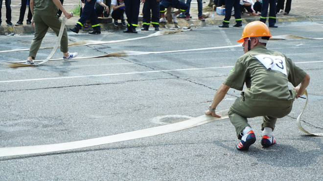 [Photo] Cây đổ, rò gas được vận dụng vào hội thao phòng cháy ảnh 13