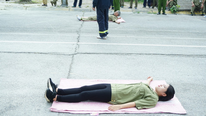 [Photo] Cây đổ, rò gas được vận dụng vào hội thao phòng cháy ảnh 7