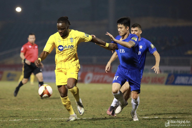 Sông Lam Nghệ An và SHB Đà Nẵng chia điểm trong trận ra quân V-League ảnh 1