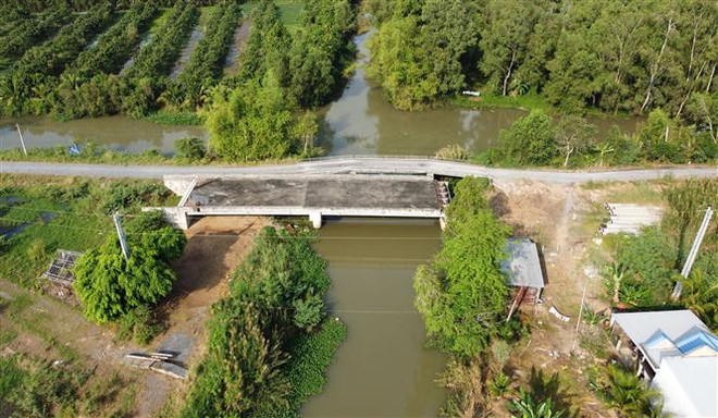 Đồng Tháp chưa hoàn thành cầu Gáo Giồng sau nhiều năm xây dựng ảnh 1
