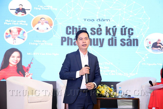 Ông Đặng Thanh Tùng, Cục trưởng Cục Văn thư và Lưu trữ nhà nước, chia sẻ về những kết quả đã đạt được và chủ trương của Cục Văn thư và Lưu trữ nhà nước trong thời gian tới để thúc đẩy việc chia sẻ dữ liệu. (Nguồn: Trung tâm Lưu trữ quốc gia I) Chia sẻ ký ức là cách tốt nhất để phát huy giá trị của di sản ảnh 2