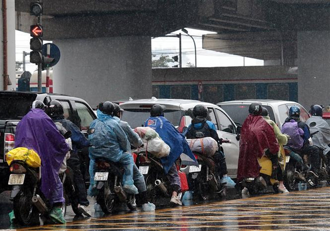 Mưa phùn và sương mù gây nồm ẩm tại các tỉnh khu vực Bắc Bộ​ ảnh 1