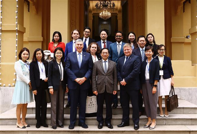 Bộ trưởng Ngoại giao tiếp đoàn Hội đồng Kinh doanh EU-Eurocham ảnh 2