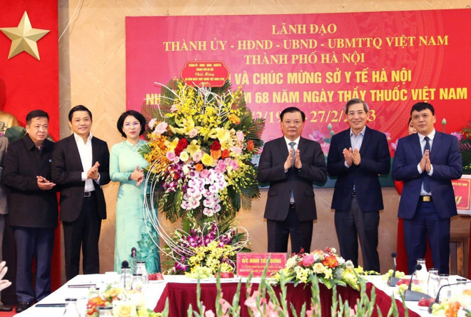 Hà Nội sẽ tiếp tục dành nguồn lực đầu tư cho lĩnh vực y tế ảnh 1