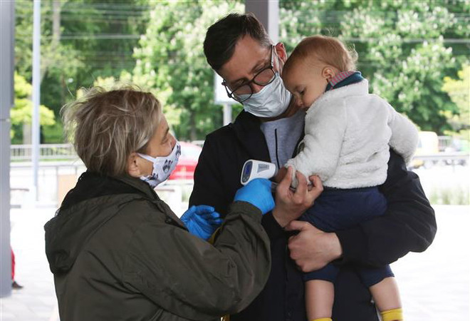 Số ca tử vong vì COVID-19 tại châu Âu đã lên mức hơn 175.000 người ảnh 2