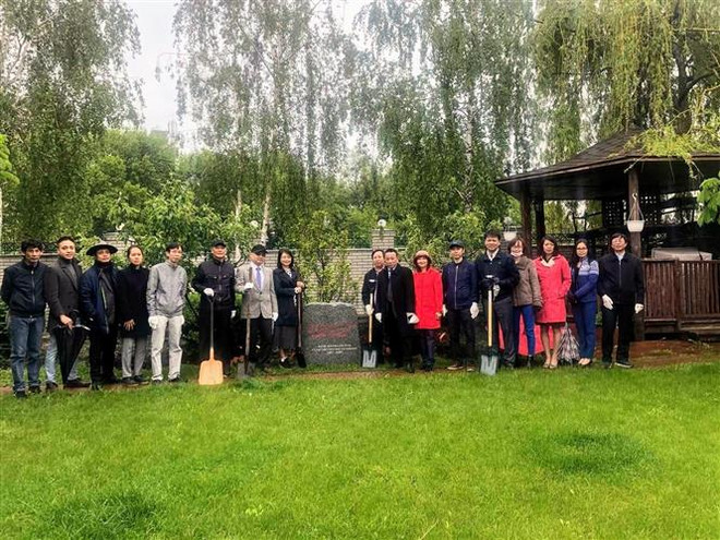 Các hoạt động kỷ niệm ngày sinh nhật Bác tại Ukraine và Đức ảnh 1