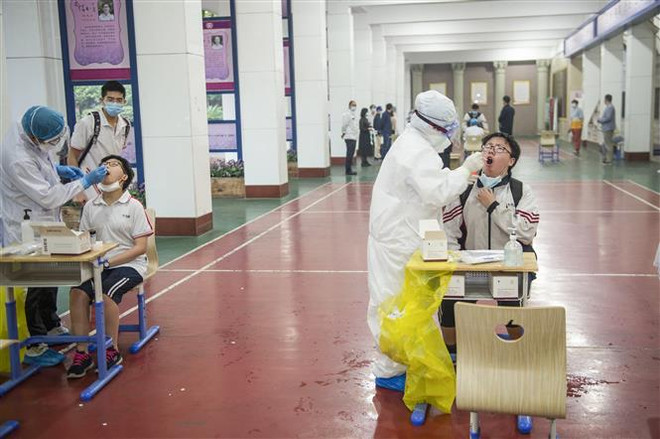 Bệnh nhân COVID-19 'không triệu chứng' vẫn có khả năng phát tán virus ảnh 1