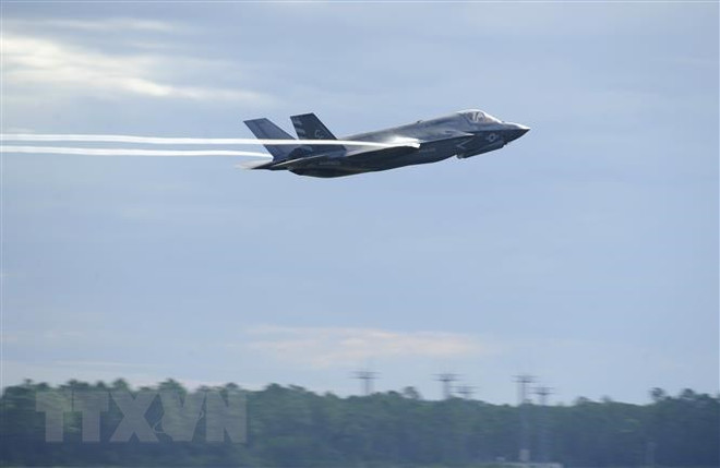 Máy bay chiến đấu F-35 của Mỹ cất cánh từ căn cứ không quân Tyndall ở bang Florida. (Nguồn: AFP/TTXVN) Thổ Nhĩ Kỳ tuyên bố tiếp tục tham gia chương trình F-35 của Mỹ ảnh 1