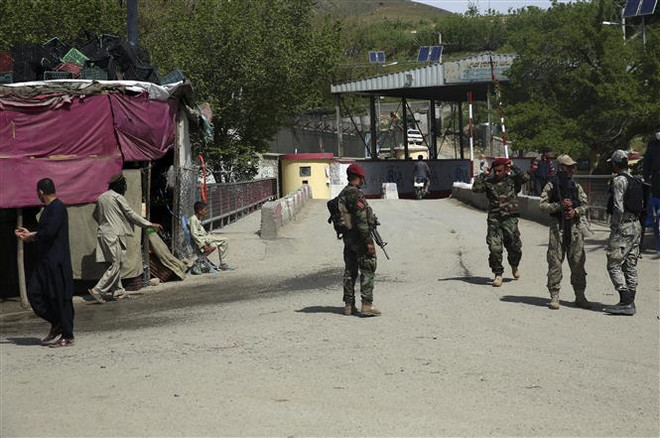 Đánh bom liều chết nhằm tại Afghanistan, ít nhất 40 người thương vong ảnh 1