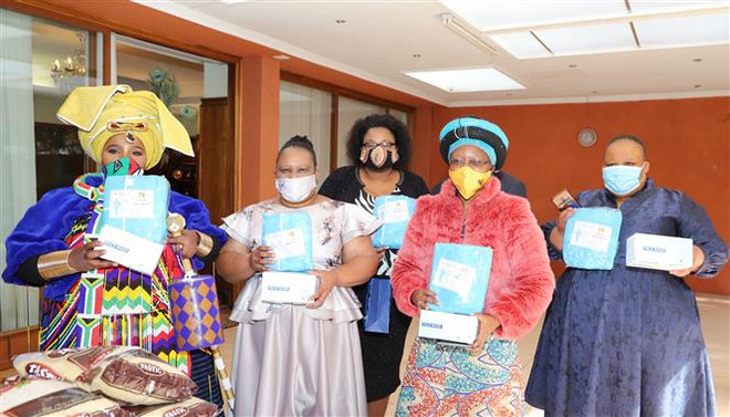 ĐSQ Việt Nam hỗ trợ người dân Nam Phi phòng chống dịch COVID-19 ảnh 2