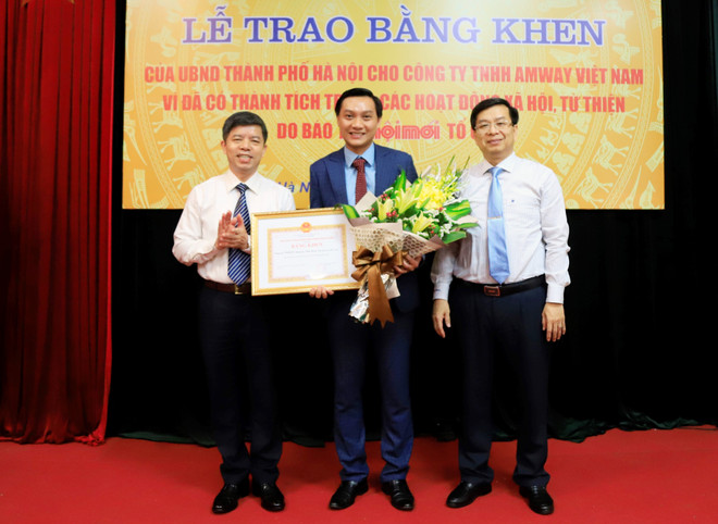 Amway Việt Nam nhận bằng khen của UBND thành phố Hà Nội và Lạng Sơn ảnh 1