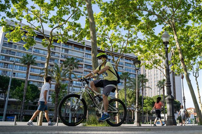 Một số nước châu Âu dần bước sang giai đoạn nới lỏng giãn cách ảnh 1