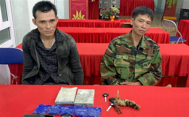 Sơn La: Bắt 2 đối tượng mua bán 2 bánh heroin, 1.000 viên hồng phiến ảnh 1