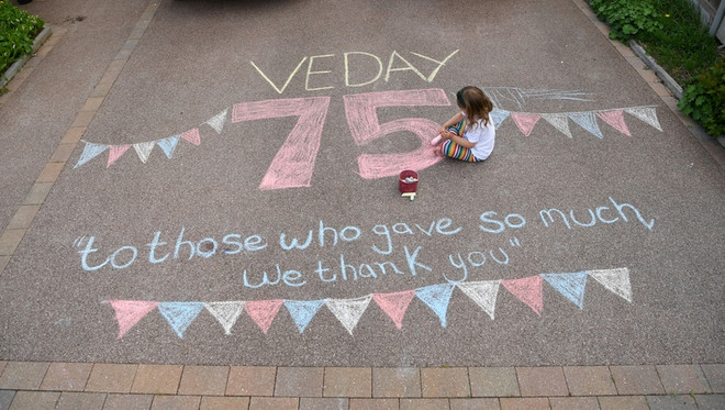 Châu Âu ảm đạm kỷ niệm 75 năm kết thúc Chiến tranh thế giới thứ 2 ảnh 1