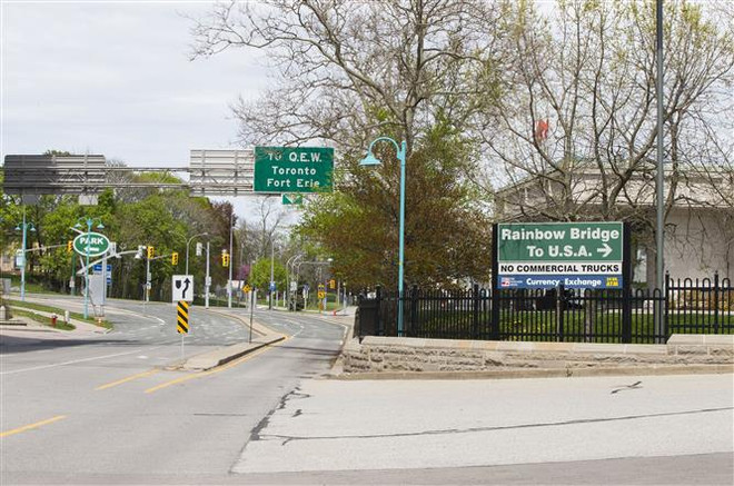 Mỹ gia hạn đóng cửa đường biên giới với Canada và Mexico ảnh 1