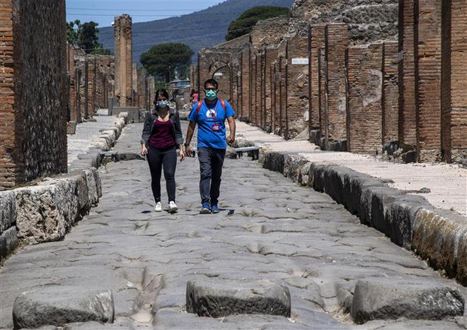 Italy dỡ bỏ lệnh phong tỏa, mở cửa trở lại khu di tích Pompeii ảnh 1