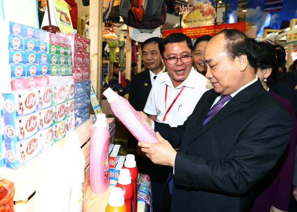 Thủ tướng Nguyễn Xuân phúc gặp gỡ cộng đồng kiều bào tại Bangkok ảnh 2