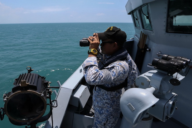 Mỹ dừng công tác tìm kiếm, cứu hộ vụ tàu chiến USS John S. McCain ảnh 1