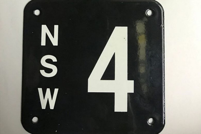 Biển số xe có duy nhất số 4 được bán với giá kỷ lục gần 2 triệu USD ảnh 1