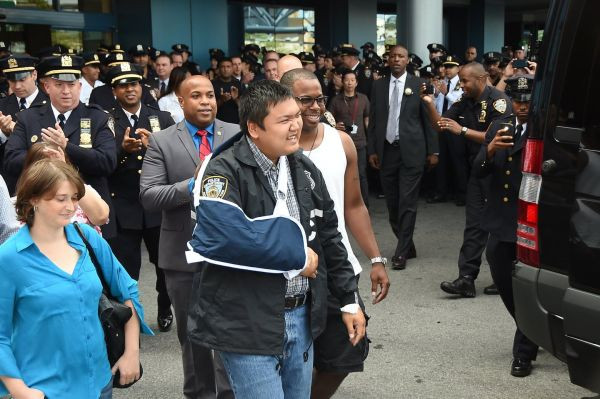 Cảnh sát Mỹ gốc Việt bị bắn nhiều phát vào người khi làm nhiệm vụ ảnh 1