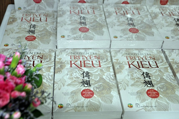 Ra mắt ấn bản Truyện Kiều bằng chữ Nôm và Quốc ngữ ảnh 1