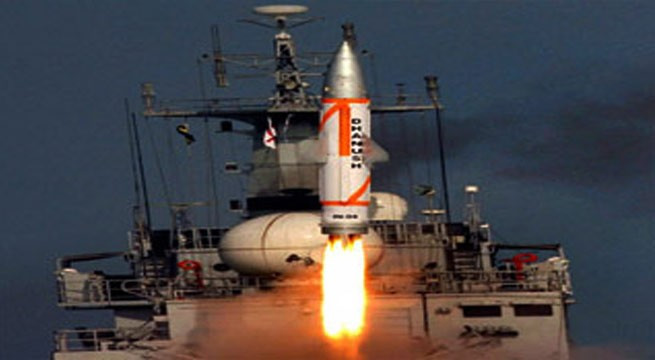 Ấn Độ thử thành công tên lửa mang đầu đạn hạt nhân tầm bắn 350km ảnh 1