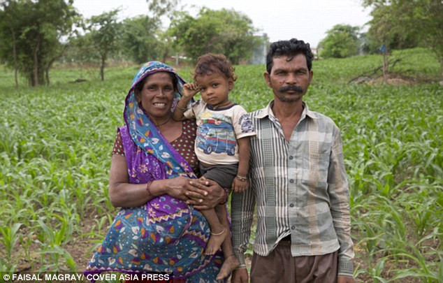 Cặp vợ chồng Ấn Độ đẻ 15 con gái mới cố được cậu con trai ảnh 3