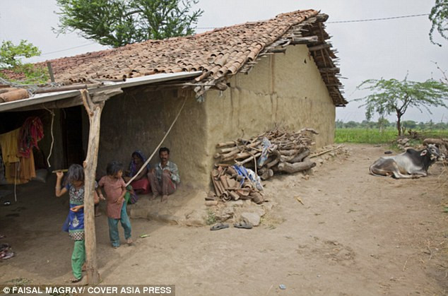 Cặp vợ chồng Ấn Độ đẻ 15 con gái mới cố được cậu con trai ảnh 4