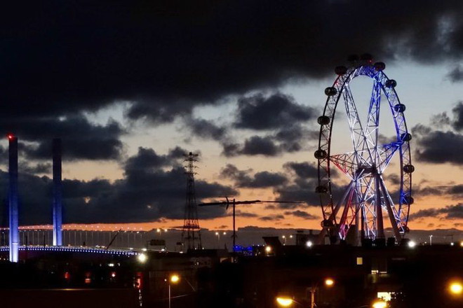 Australia thắp sáng các địa danh nổi tiếng bằng màu cờ nước Pháp ảnh 2