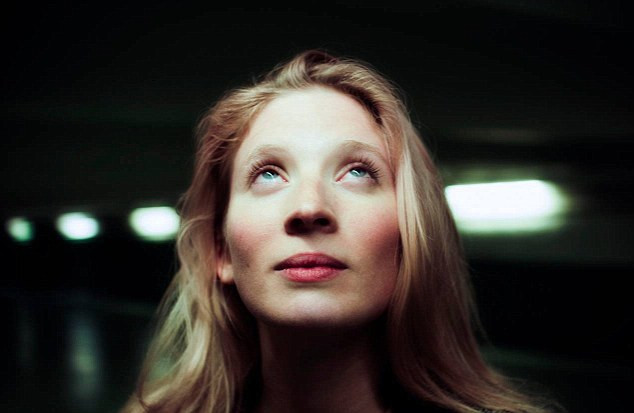 Cảm phục người lấy thân mình chắn đạn trong vụ khủng bố París ảnh 2