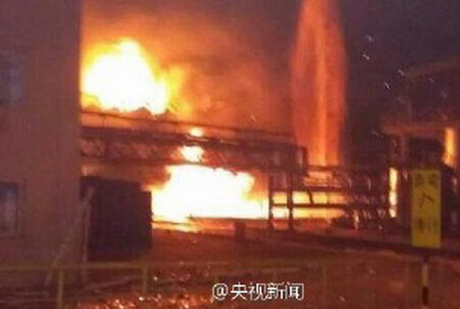 [Photo] Quầng lửa đáng sợ trong vụ nổ hóa chất mới ở Trung Quốc ảnh 3