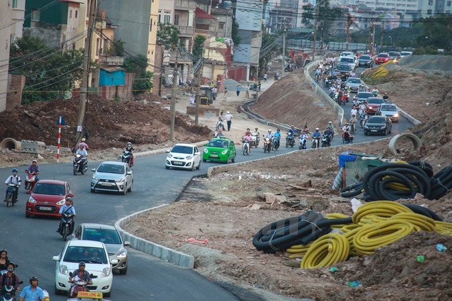 Hà Nội điều chỉnh phân luồng, phân làn nút giao thông Bưởi ảnh 1