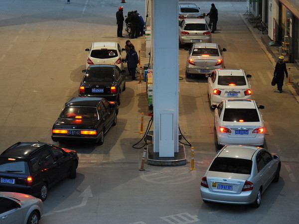 Căng thẳng Ukraine hạ nhiệt, dầu xuống dưới 108 USD/thùng ảnh 1