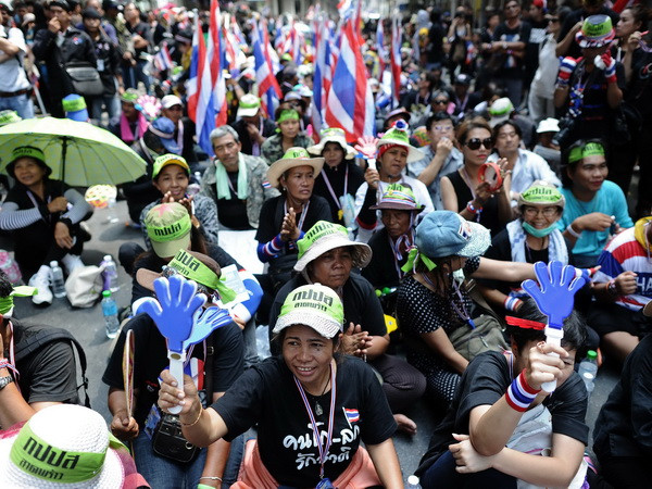 Người biểu tình Thái tập trung ở đại sứ quán nước ngoài ảnh 1
