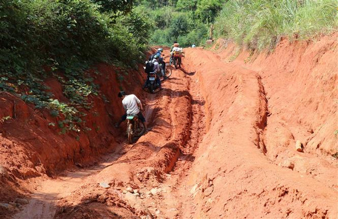 50 hộ dân làng Đê Kôn bị cô lập mỗi khi mùa mưa Tây Nguyên tới ảnh 2