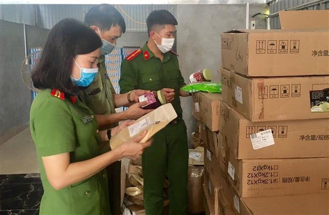 Hà Nội liên tiếp phát hiện và thu giữ hàng không rõ nguồn gốc xuất xứ ảnh 1