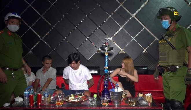 An Giang: 7 đối tượng dương tính với chất ma túy trong vũ trường ảnh 1