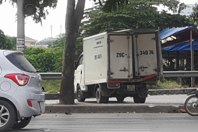 Hà Nội: Tai nạn liên hoàn do "xe hổ vồ” tông xe tải đang dừng đèn đỏ ảnh 2