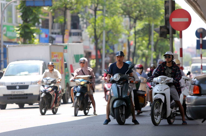 Cả nước nắng nóng gay gắt, nhiệt độ Hà Nội lên tới trên 39 độ C ảnh 1